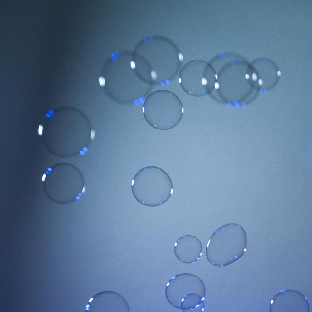 1 Liter Seifenblasenfluid für rote Blasen bei UV-Licht – Bild 2