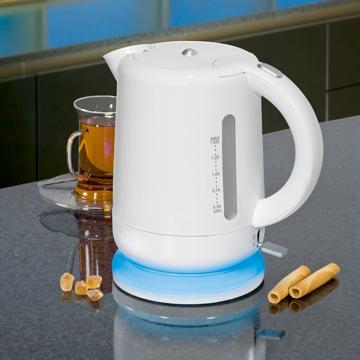 Kabelloser Wasserkocher mit blauer Beleuchtung von Bomann – Bild 2