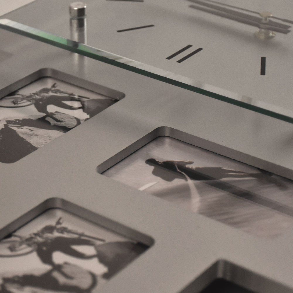 Wanduhr mit 10 Bilderrahmen in silber – Bild 4